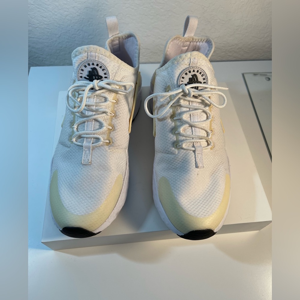 Nike Air Huarache White Cream Gum Women’s Size 11(M)
